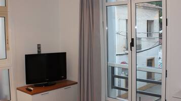 1 bedroom, iron/ironing board, cots/infant beds, rollaway beds