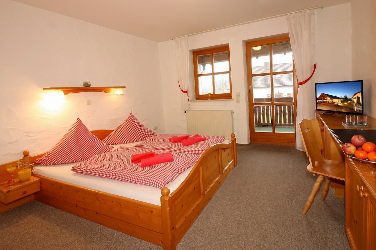 Double Room | In-room safe, desk, free WiFi, bed sheets