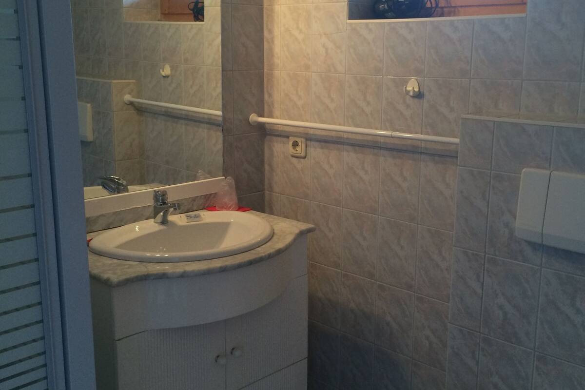 double room | bathroom | shower, hair dryer, towels