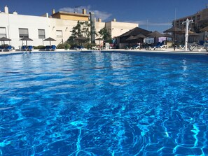 Seasonal outdoor pool, pool loungers - Apartamentos La Nogalera (Torremolinos)