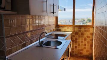 Standaard appartement, 1 slaapkamer (4 people) | Privékeuken | Een koelkast, een magnetron, een oven, een kookplaat