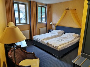 Minibar, coffres-forts dans les chambres, décoration personnalisée