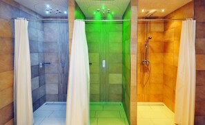 Sauna, bañera de hidromasaje, tratamientos corporales 