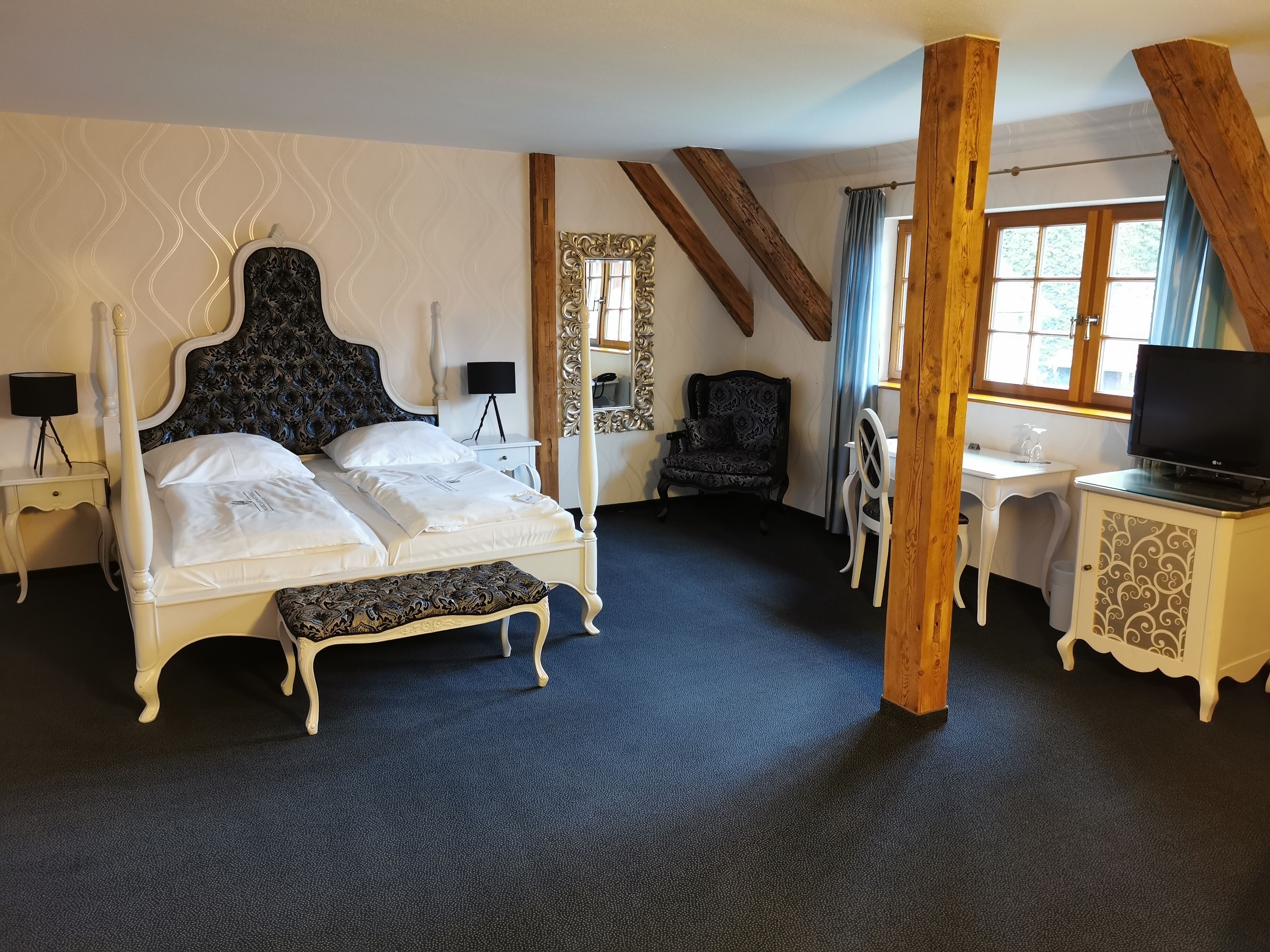 Minibar, coffres-forts dans les chambres, décoration personnalisée