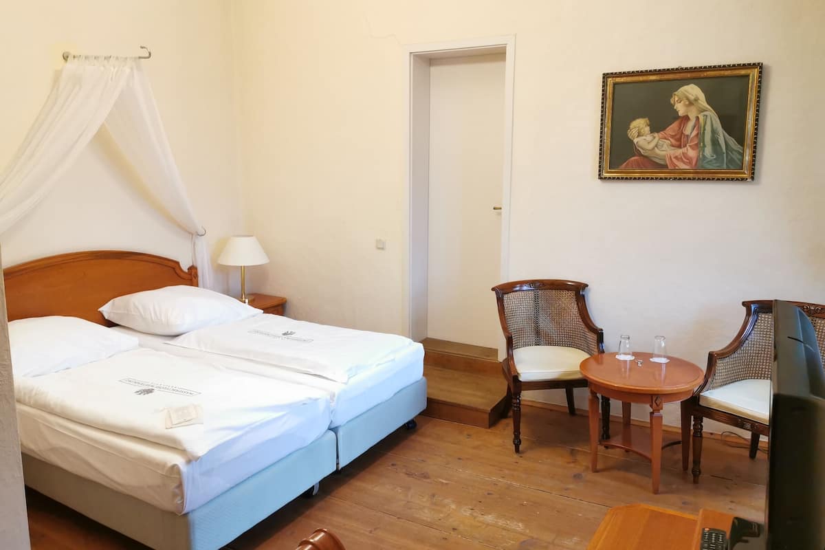 Minibar, coffres-forts dans les chambres, bureau, chambres insonorisées