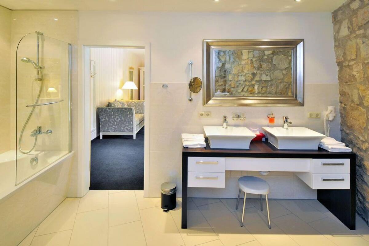 deluxe double room | bathroom | shower, hair dryer, bathrobes, slippers