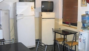 Vierbettzimmer | Essbereich im Zimmer