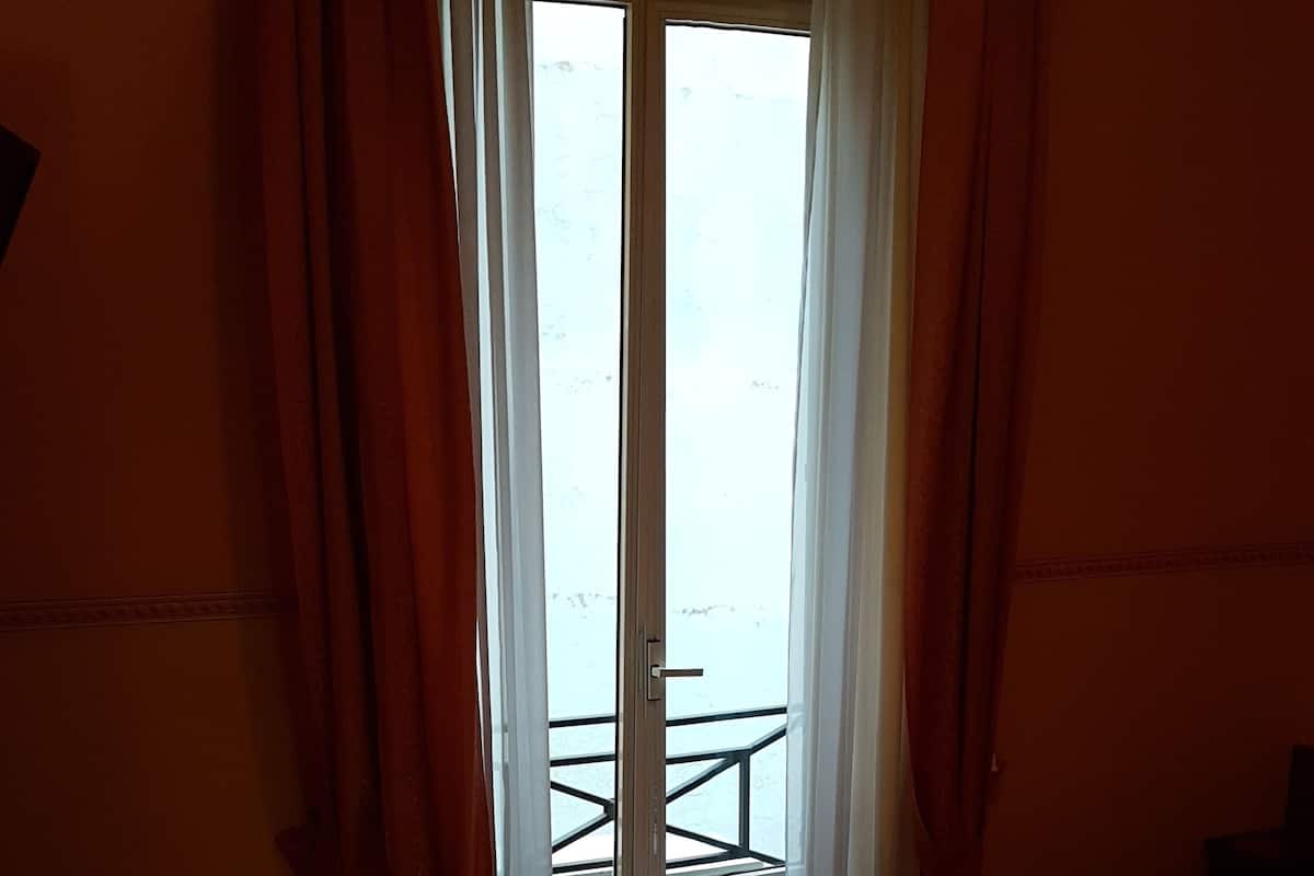 Camera tripla | 2 camere, minibar, una cassaforte in camera, una scrivania