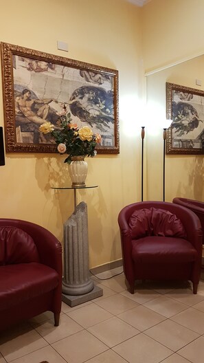 Coin salon dans le hall