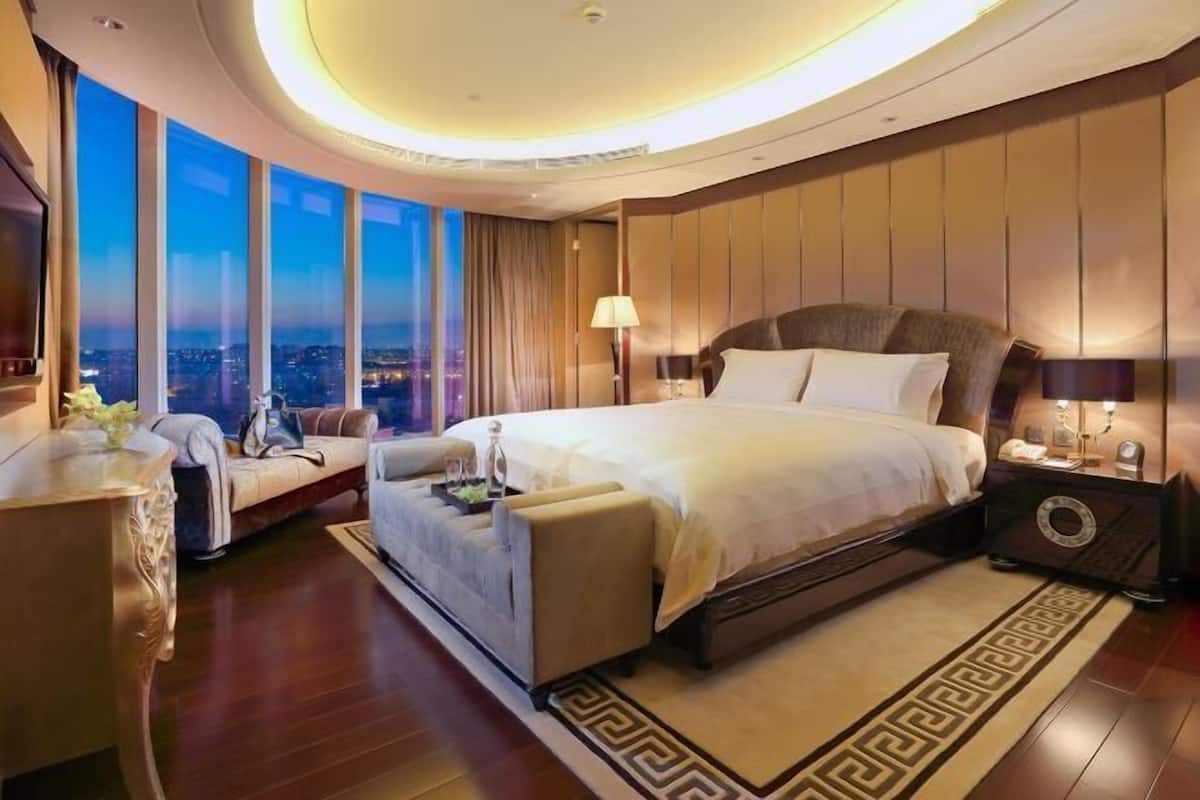 Frette Italian sheets, premium bedding, down duvets, pillow-top beds