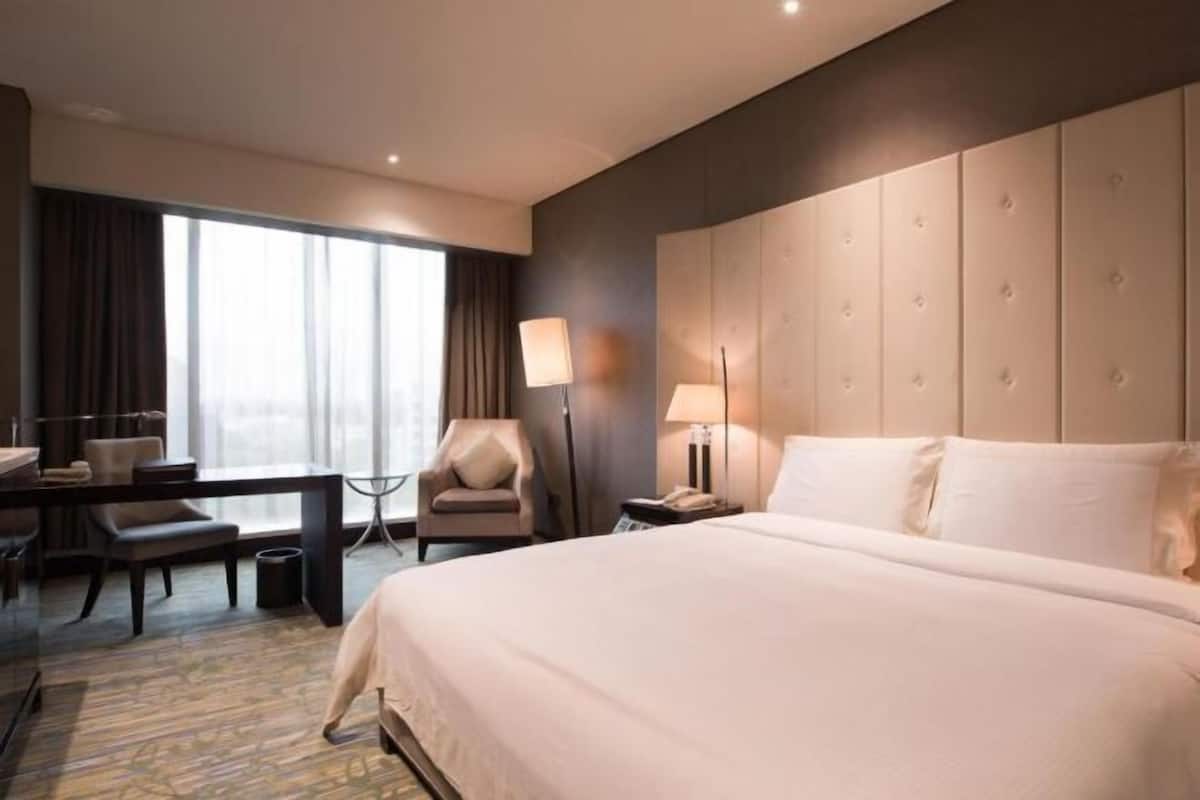 Frette Italian sheets, premium bedding, down duvets, pillow-top beds