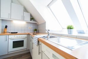 디럭스 아파트 | 전용 주방 | 냉장고, 전자레인지, 쿡탑, 식기 세척기