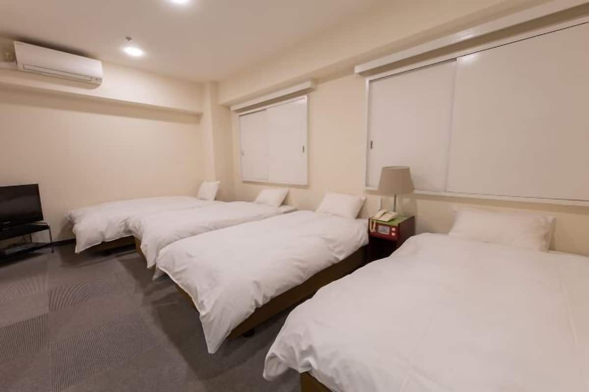 Down duvets, desk, free WiFi, bed sheets