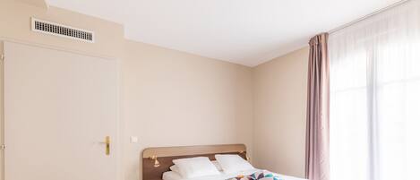 Apartament estàndard | Roba de llit d'alta qualitat, escriptori i habitacions insonoritzades