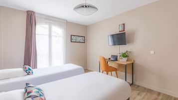 Standard Studio, 2 Twin Beds | Premium bedding, desk, soundproofing, iron/ironing board