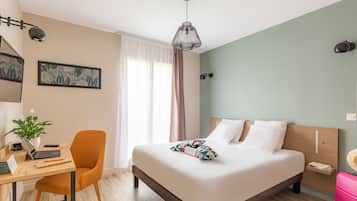 Estudio estándar, 1 cama doble | Ropa de cama de alta calidad, escritorio, sistema de insonorización