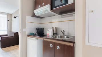 Refrigerador, microondas, placa de cocina, lavavajillas