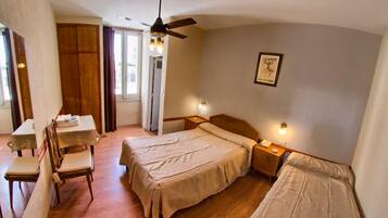 Minibar, caja de seguridad en la habitación, escritorio y wifi gratis