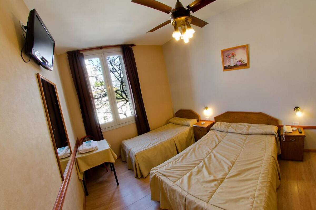 Triple Room | Minibar, in-room safe, desk, WiFi (free)