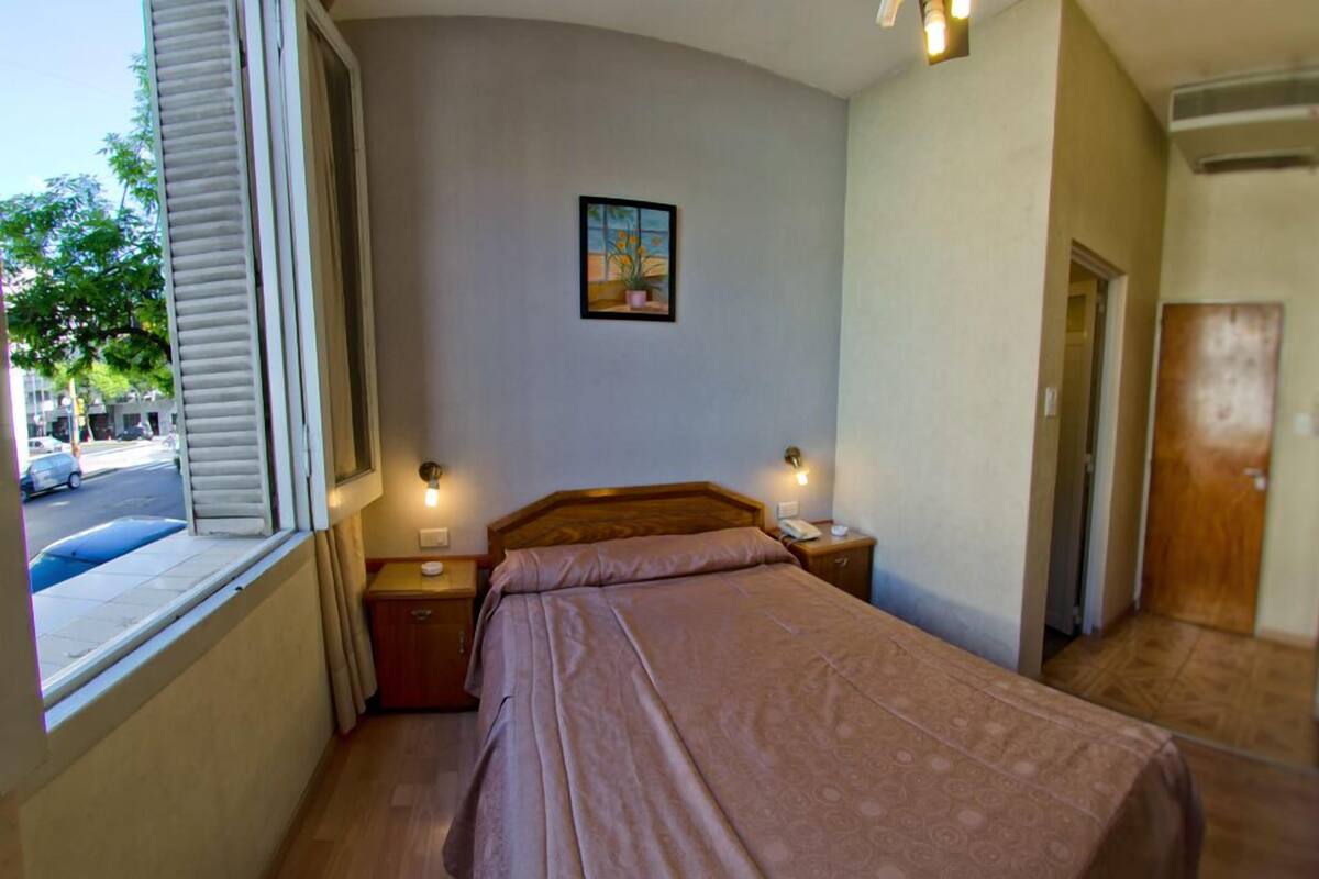 Single Room, 1 Double Bed | Minibar, in-room safe, desk, WiFi (free)