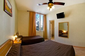 Minibar, in-room safe, desk, free WiFi - Hotel Astor (Buenos Aires)