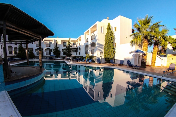 Seasonal outdoor pool, open 9:00 AM to 7:00 PM, pool umbrellas