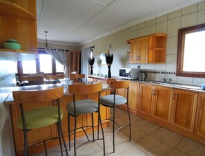 Classic Villa | Private kitchen | Coffee/tea maker, electric kettle - Magoebaskloof Hotel Tzaneen (Tzaneen)