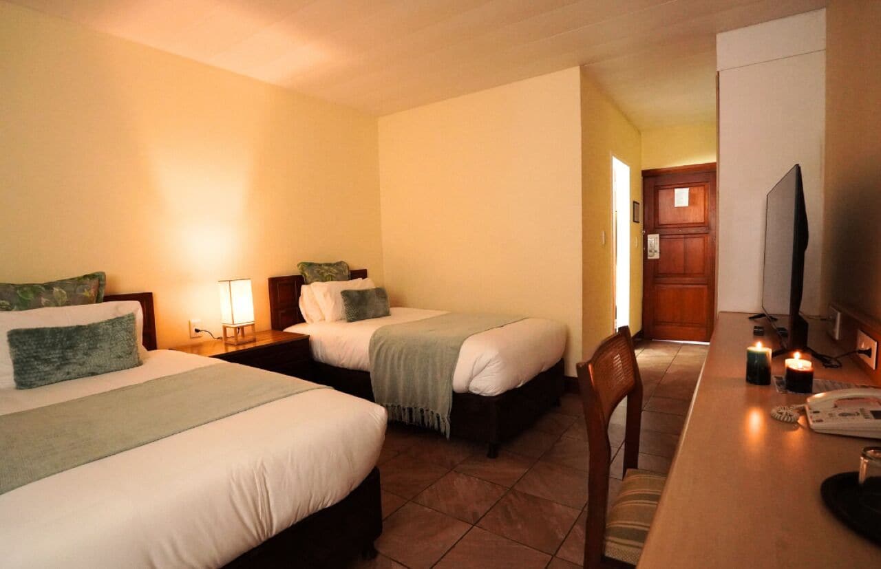 คลาสสิกอพาร์ทเมนท์ | ตู้นิรภัยในห้องพัก, โต๊ะทำงาน, พื้นที่ทำงานแบบใช้แล็ปท็อป, ผ้าม่านกันแสง