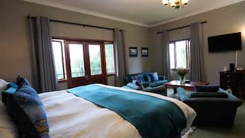 Design Room | In-room safe, desk, laptop workspace, blackout drapes