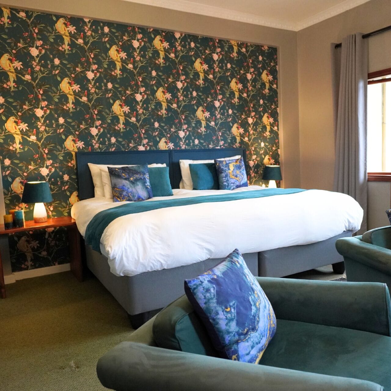 Rom – design | Safe på rommet, skrivebord og skrivebord for bærbar PC