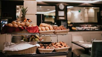 Tägliches Frühstücksbuffet (5000 HUF pro Person)