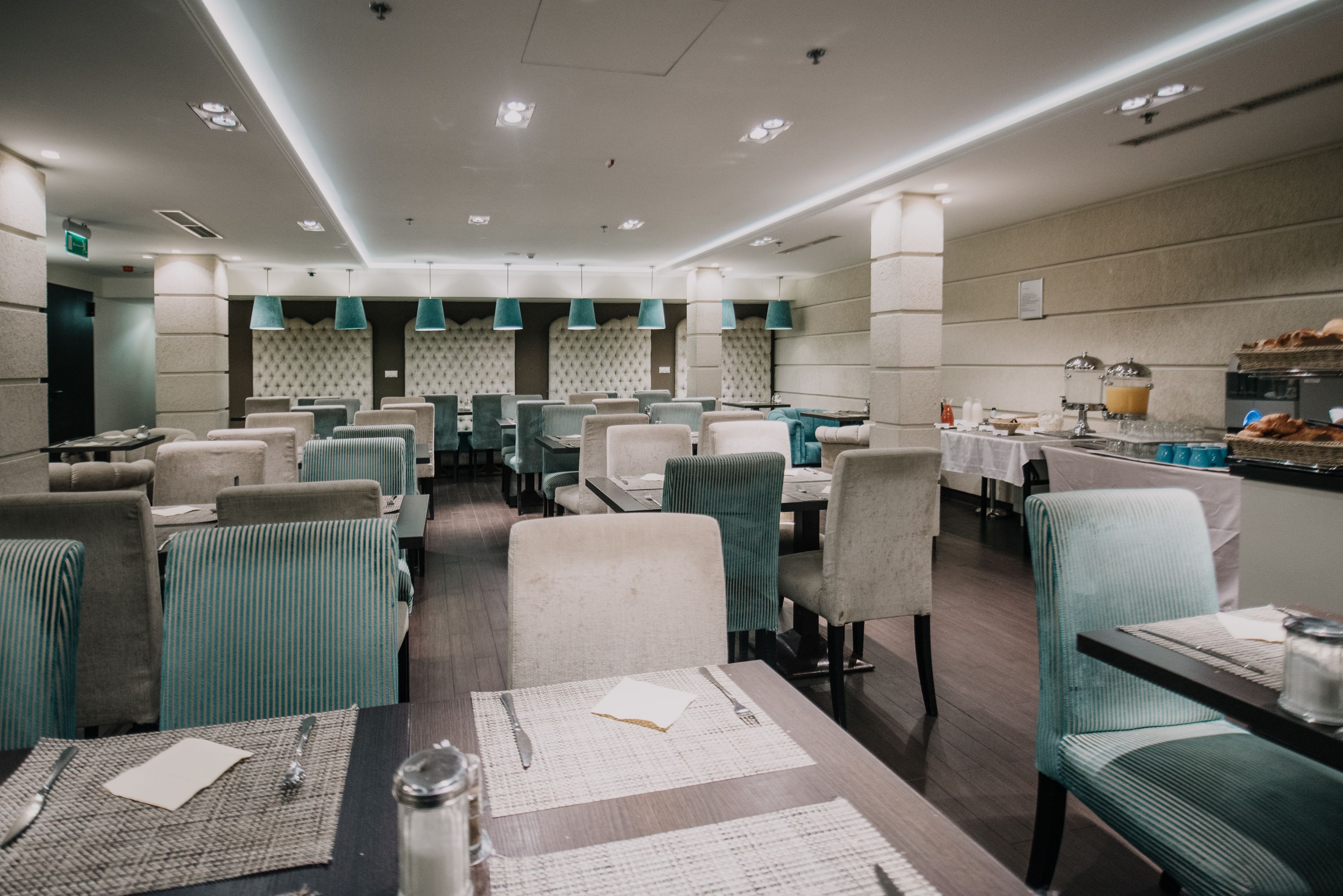 Daily buffet breakfast (HUF 5000 per person)