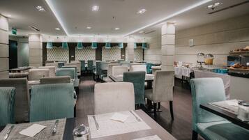 Daily buffet breakfast (HUF 5000 per person)