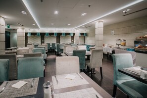 Daily buffet breakfast for a fee - La Prima Fashion Hotel (Budapest)