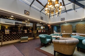 Lobby sitting area - La Prima Fashion Hotel (Budapest)