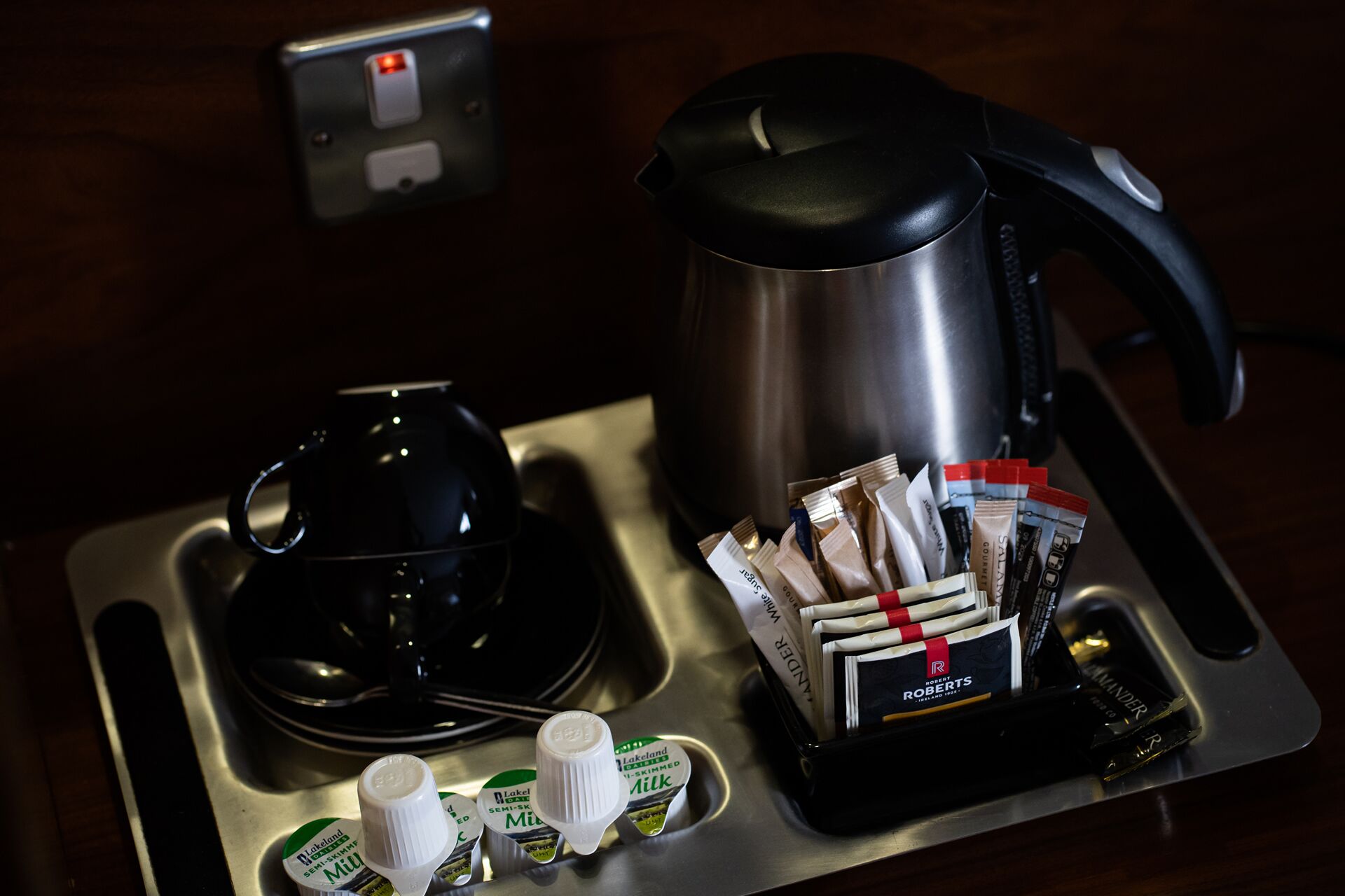 standard room, 1 king bed | 1 bedroom, premium bedding, in-room safe, desk