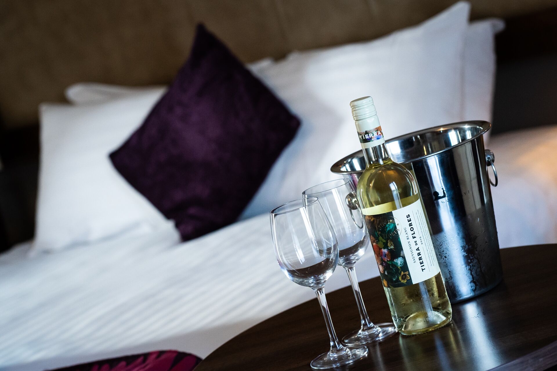 standard room, 1 king bed | 1 bedroom, premium bedding, in-room safe, desk