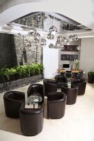 入住/退房自助服务终端