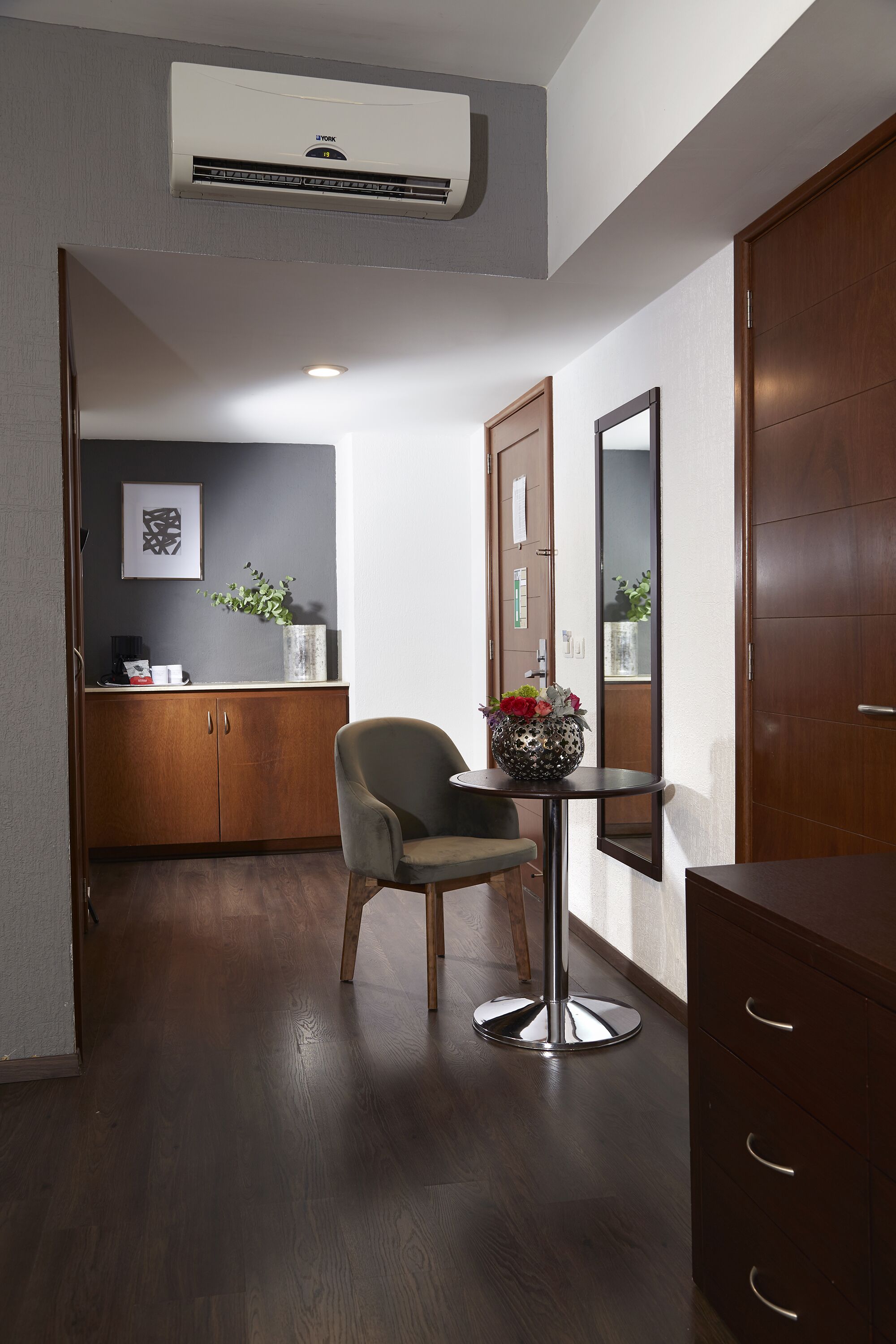 in-room safe, desk, laptop workspace, blackout curtains