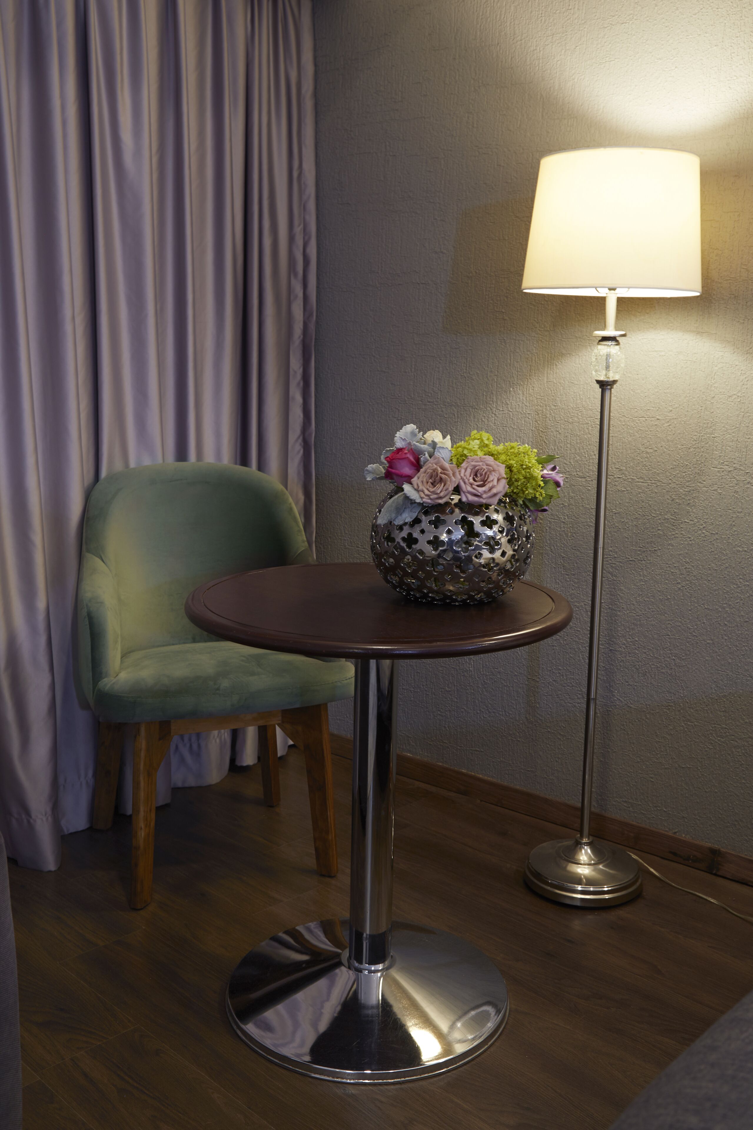 in-room safe, desk, laptop workspace, blackout curtains