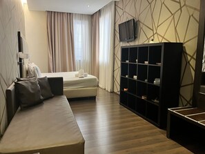 デラックス ダブルまたはツインルーム | 低刺激性寝具、羽毛の掛け布団、ミニバー、セーフティボックス (室内)