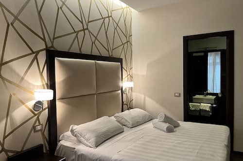 Suite studio Junior | Literie hypoallergénique, couette en duvet, minibar, coffre-fort