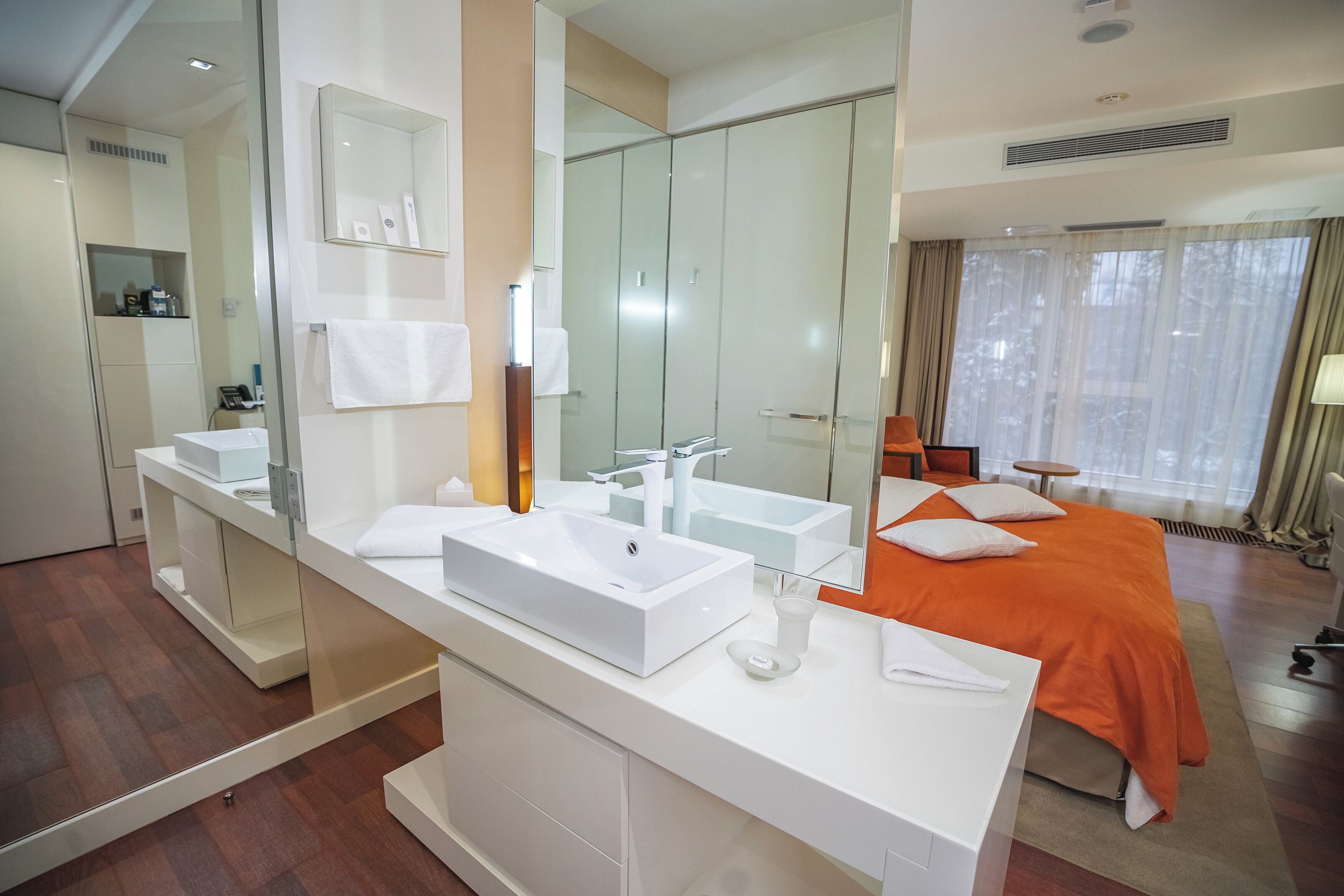 standard room, 1 queen bed | premium bedding, memory-foam beds, minibar, in-room safe