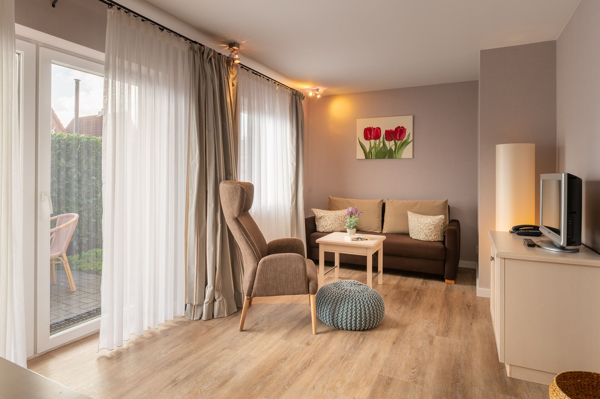 32-inch flat-screen tv with cable channels