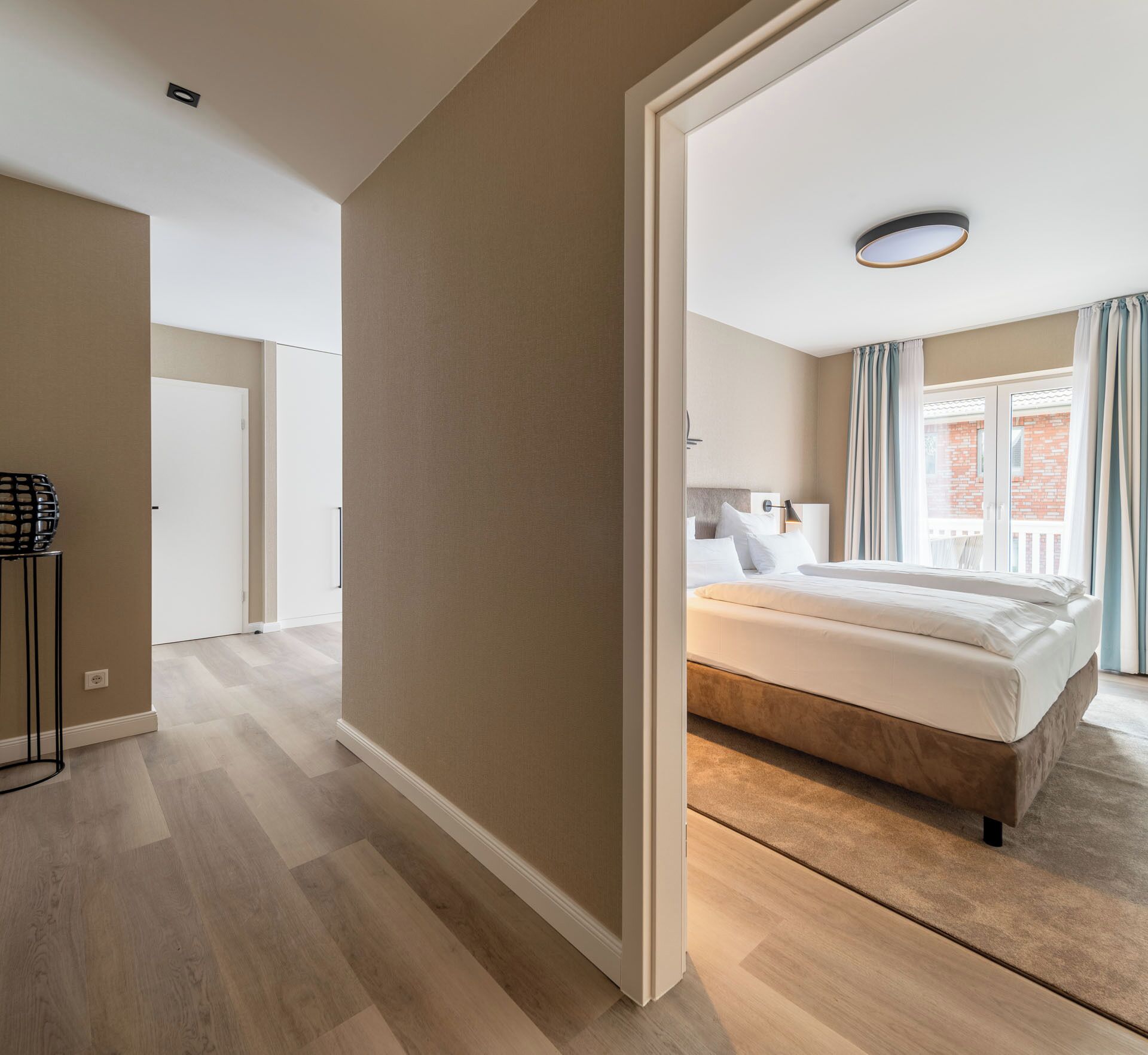 32-inch flat-screen tv with cable channels