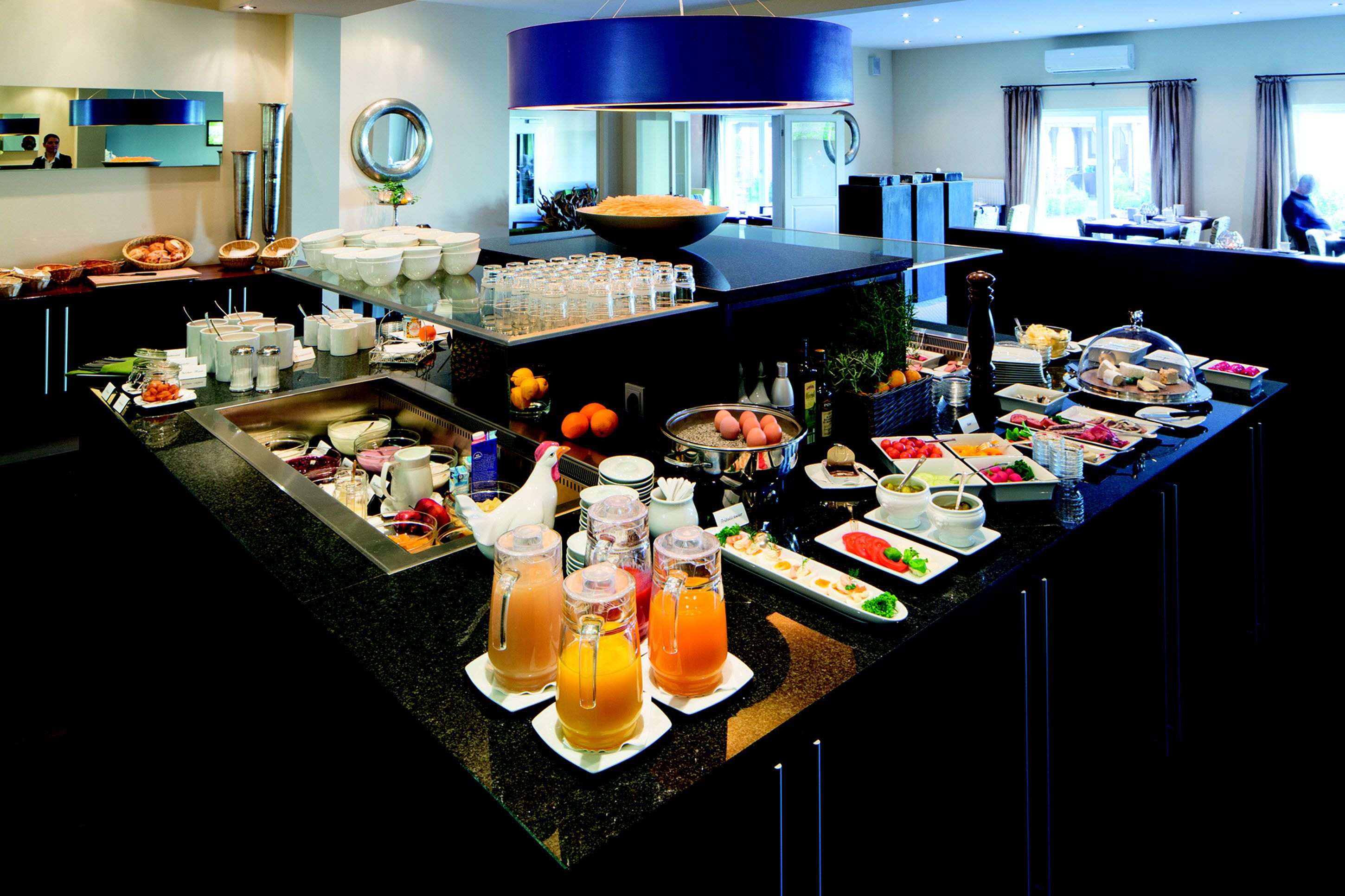 Se ofrece un desayuno bufé (15 EUR por persona)