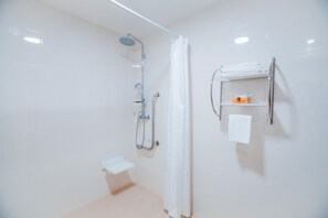 Shower, free toiletries, hair dryer, towels - Cristo Rei (Ourem)