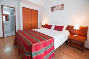 Double or Twin Room | In-room safe, desk, blackout drapes, free cribs/infant beds - Cristo Rei (Ourem)