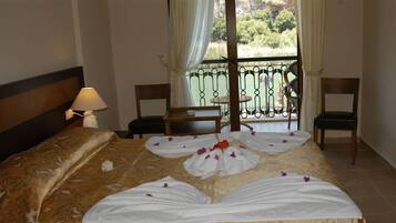 Suite | Premium bedding, minibar, in-room safe, desk