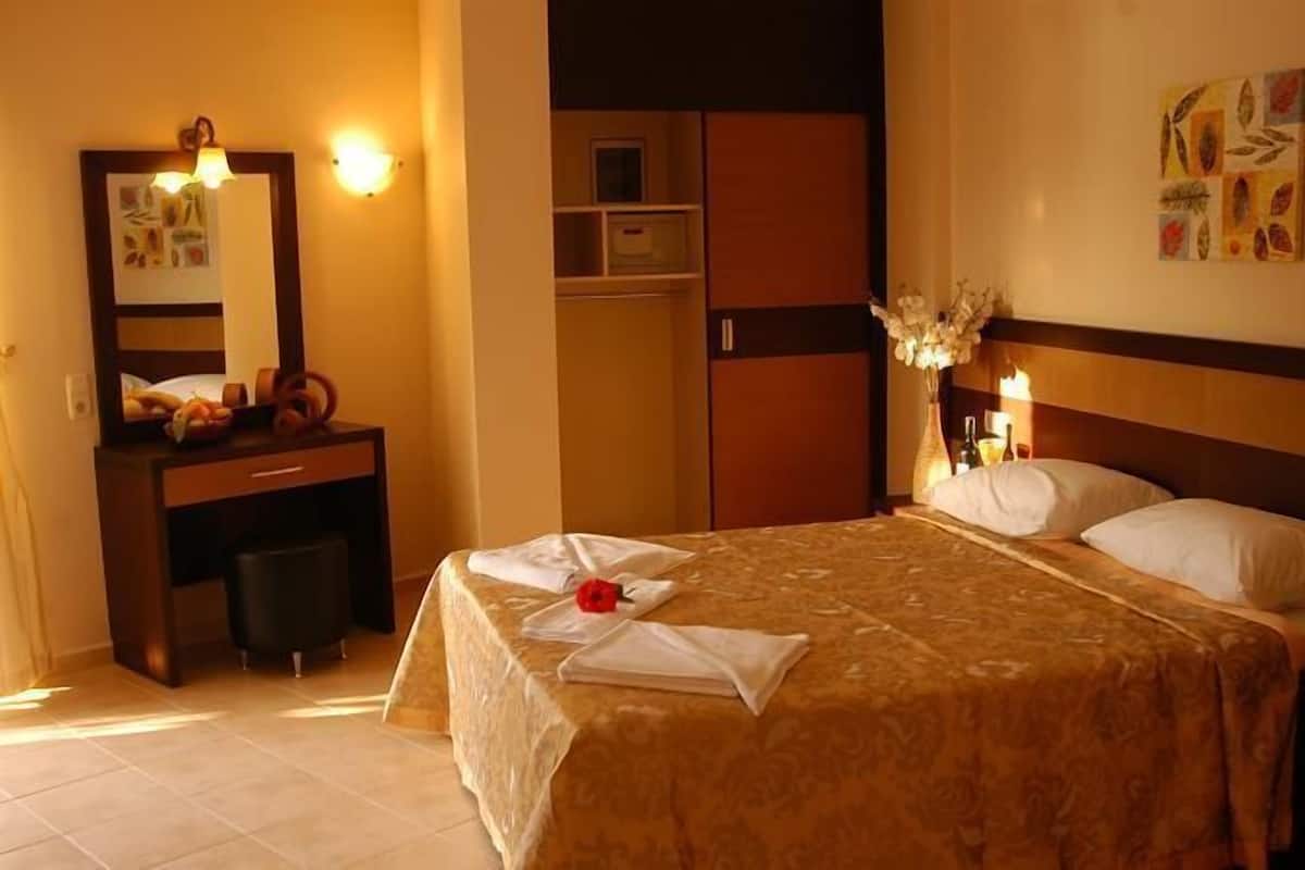 Hochwertige Bettwaren, Minibar, Zimmersafe, Schreibtisch